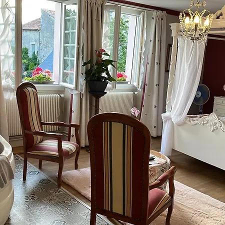 Les Bruyeres Dhotes Et Verteuil-sur-Charente