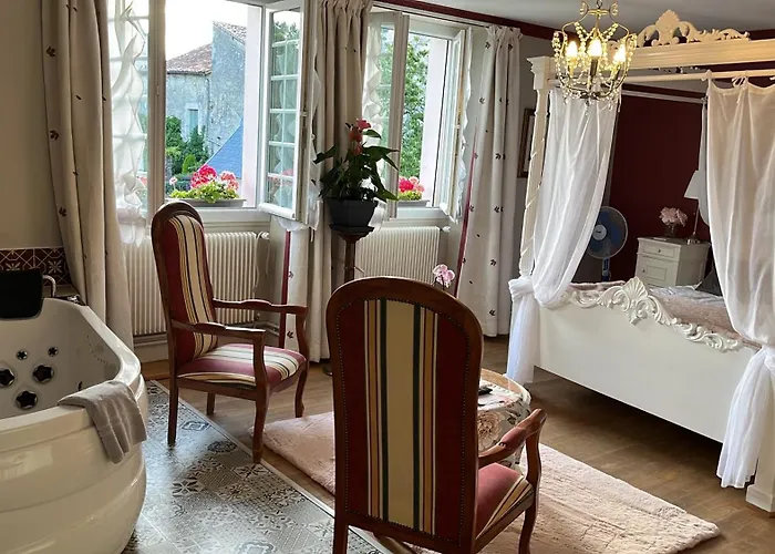 Les Bruyeres Dhotes Et Verteuil-sur-Charente