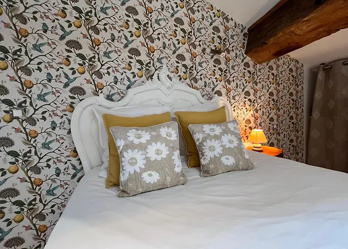 Les Bruyeres Dhotes Et